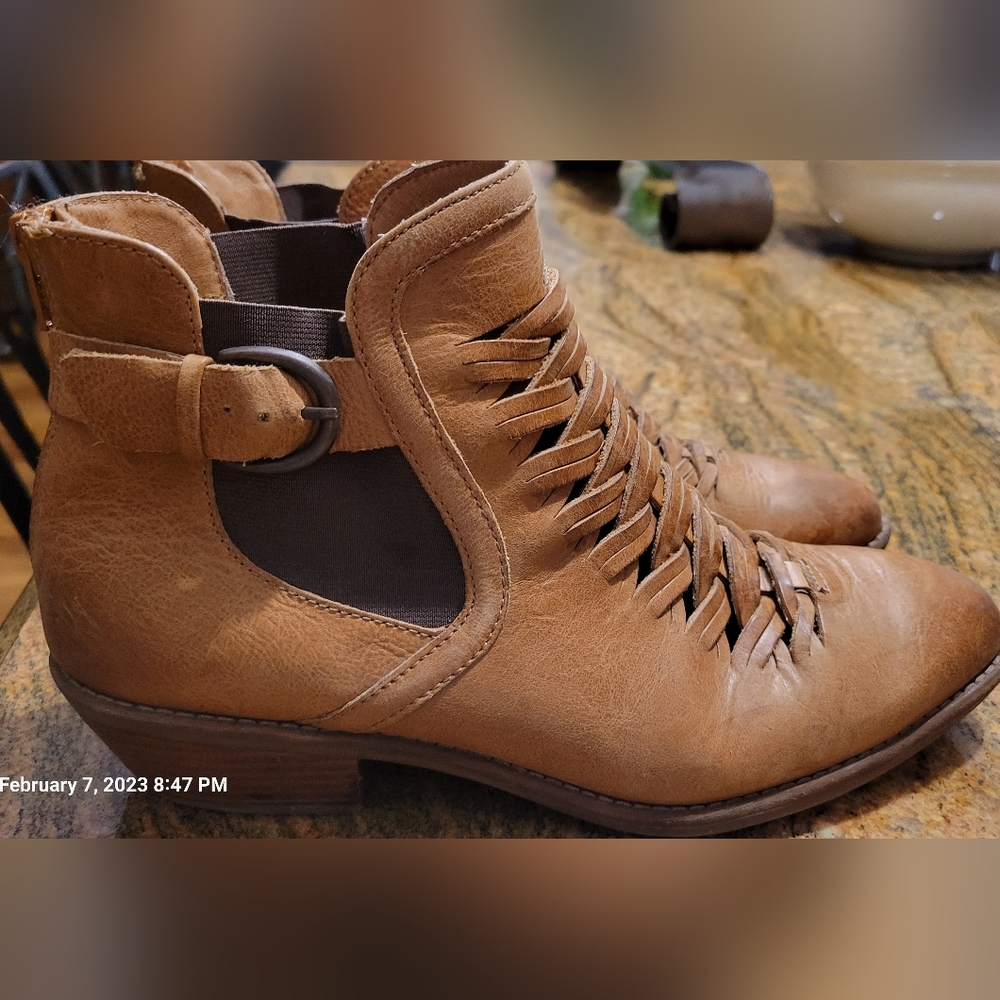 Women's Sofft Ankle Boot Sz11